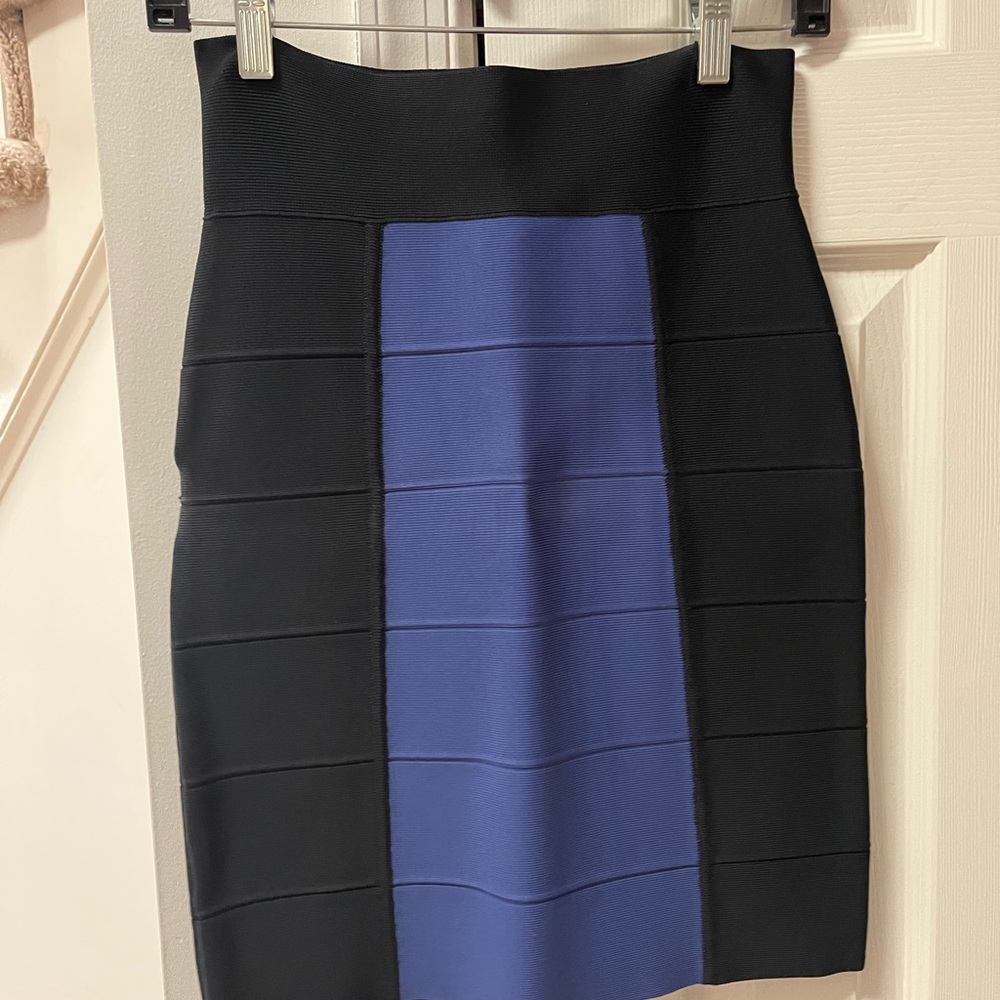 BCBG Blueish Purple & Black bandage skirt size M - never worn!